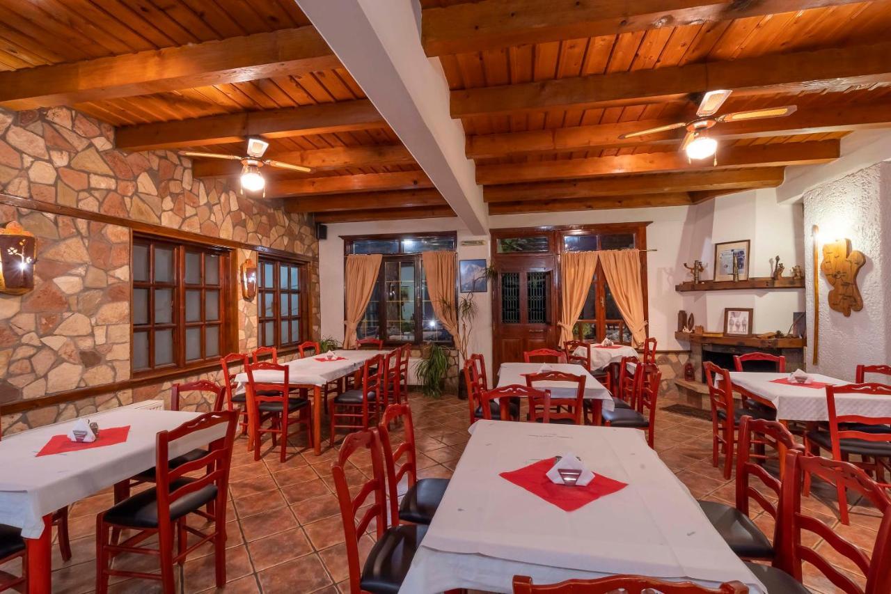 Hotel Makkas Krentis Exterior photo